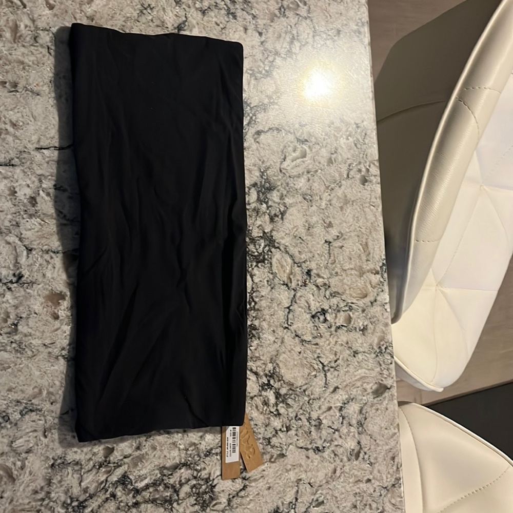 Skims tub top, brand new with tags. The top runs small and didn’t fit me.